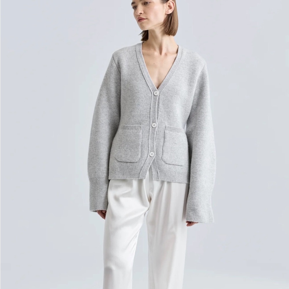 Almina Concept V Neck Sweater — light gray S